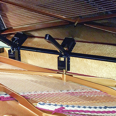 評論：三角鋼琴的魔術蓋慢速關閉蓋